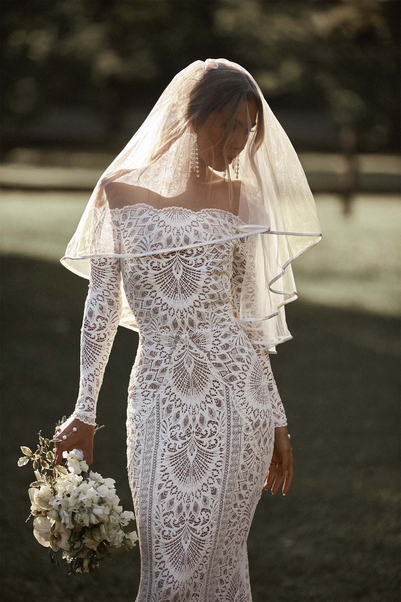 15 Modern Wedding Dresses Featuring Incredible Statement Details