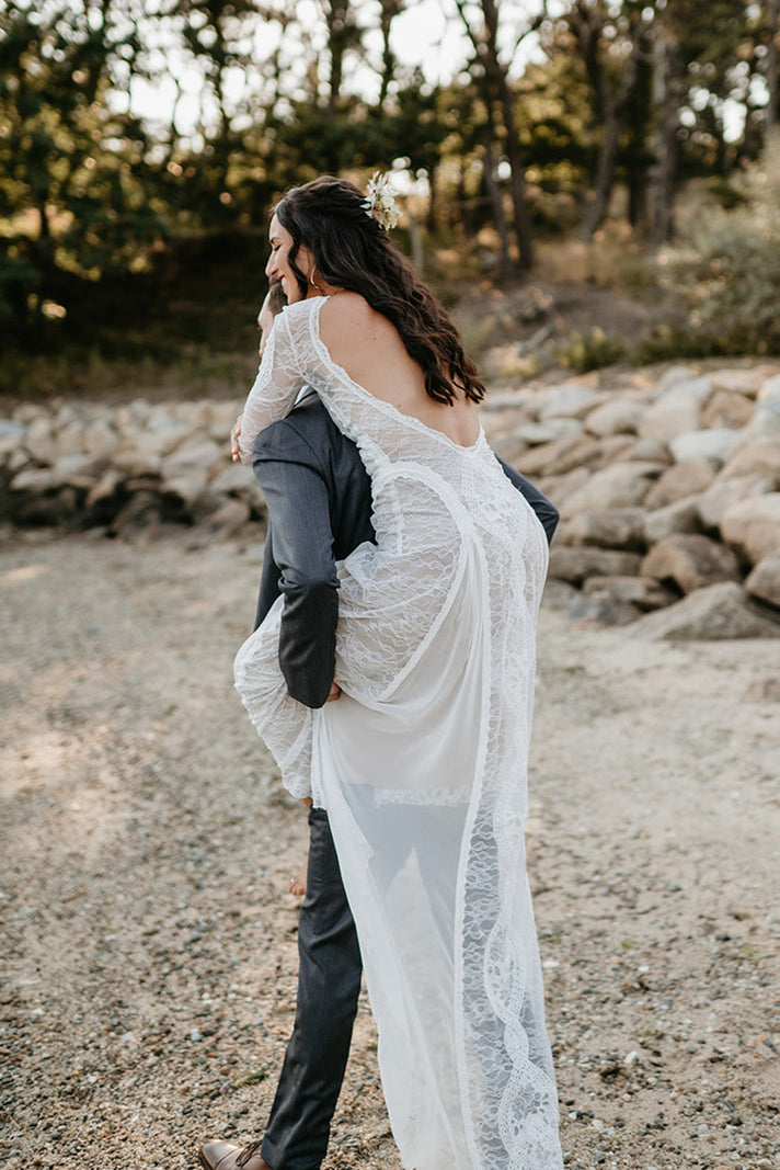 La novia de Grace Kelsey con el vestido Inca