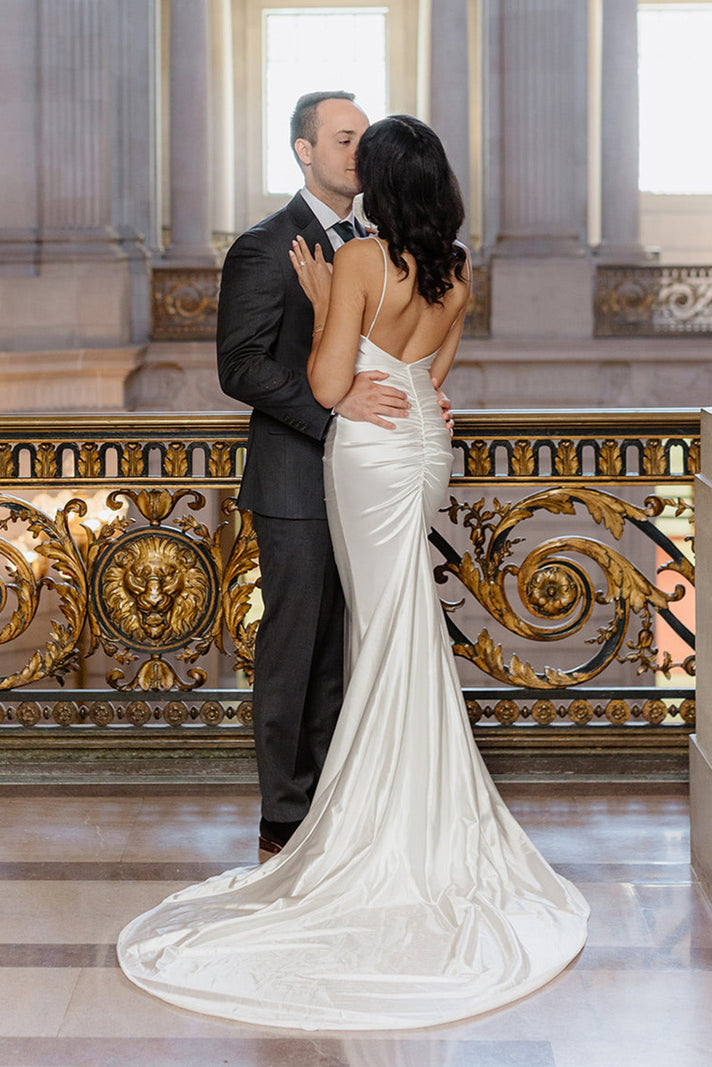 Ari, la novia de Grace, con el vestido Zsa Zsa