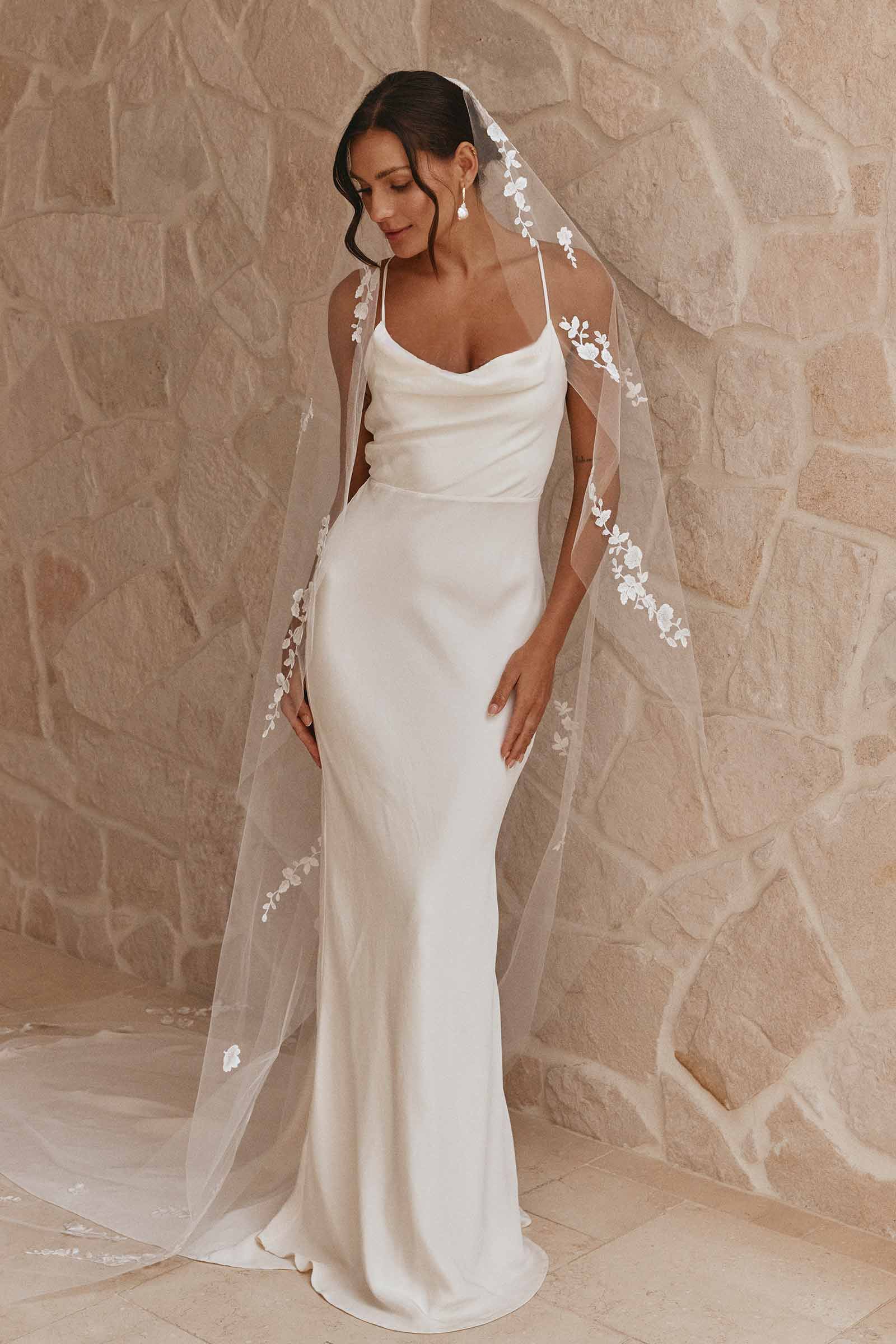 Honey Silk | Open Back Wedding Dress M Honey Silk | Open Back Wedding Dress M