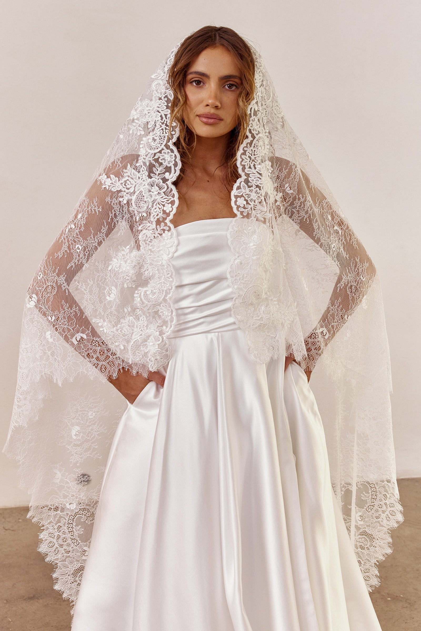 Wedding Veil Bridal Veil 260cm Ivory Lace Alchemy Mantilla Veil by Grace Loves Lace Wedding Veil Bridal Veil 260cm Ivory Lace Alchemy Mantilla Veil by Grace Loves Lace