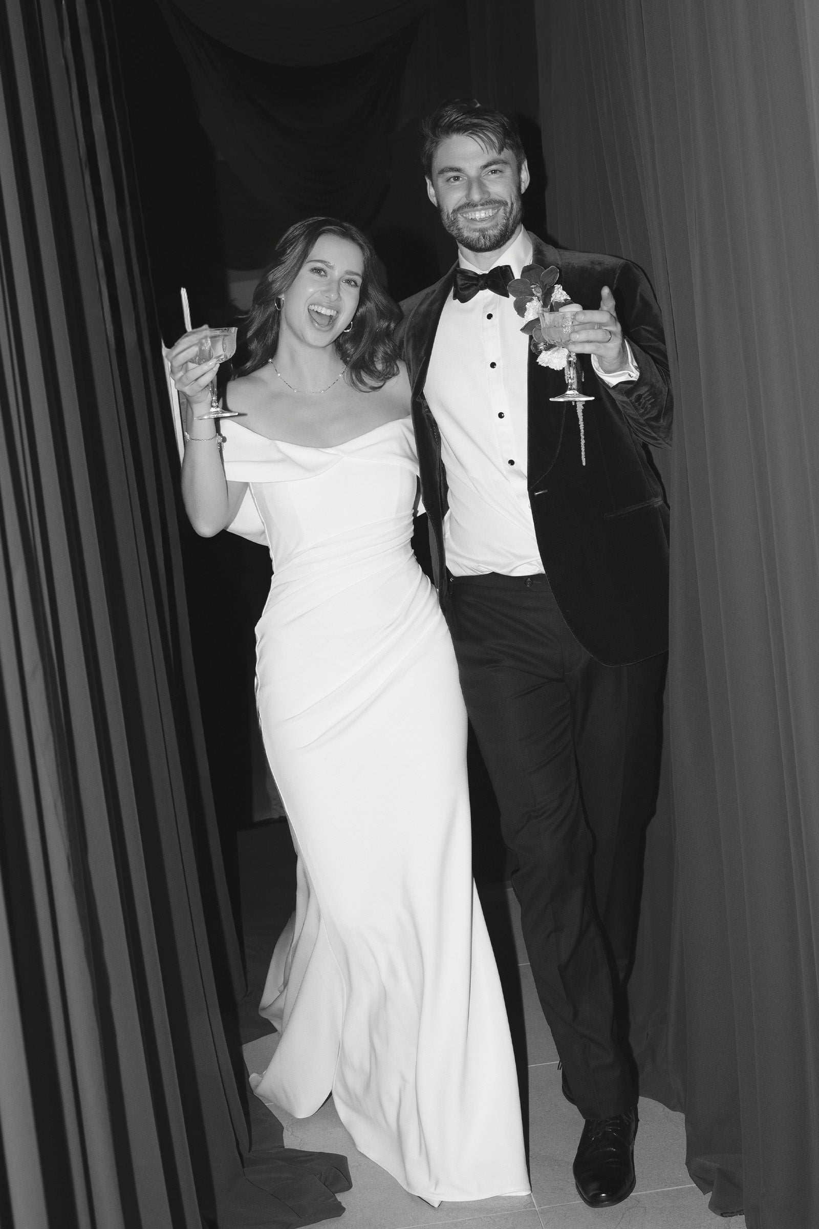 Off-the-shoulder crepe wedding dress_M_