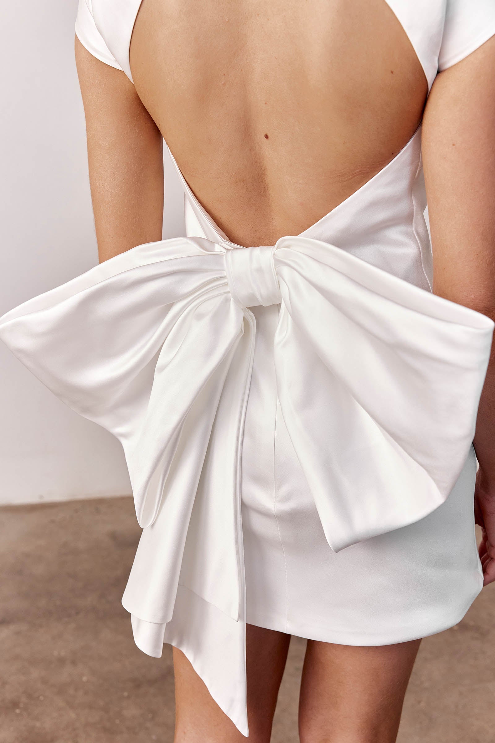 open back short wedding dresses Sleeveless Mini short Beach wedding dresses with Bow and Open Back