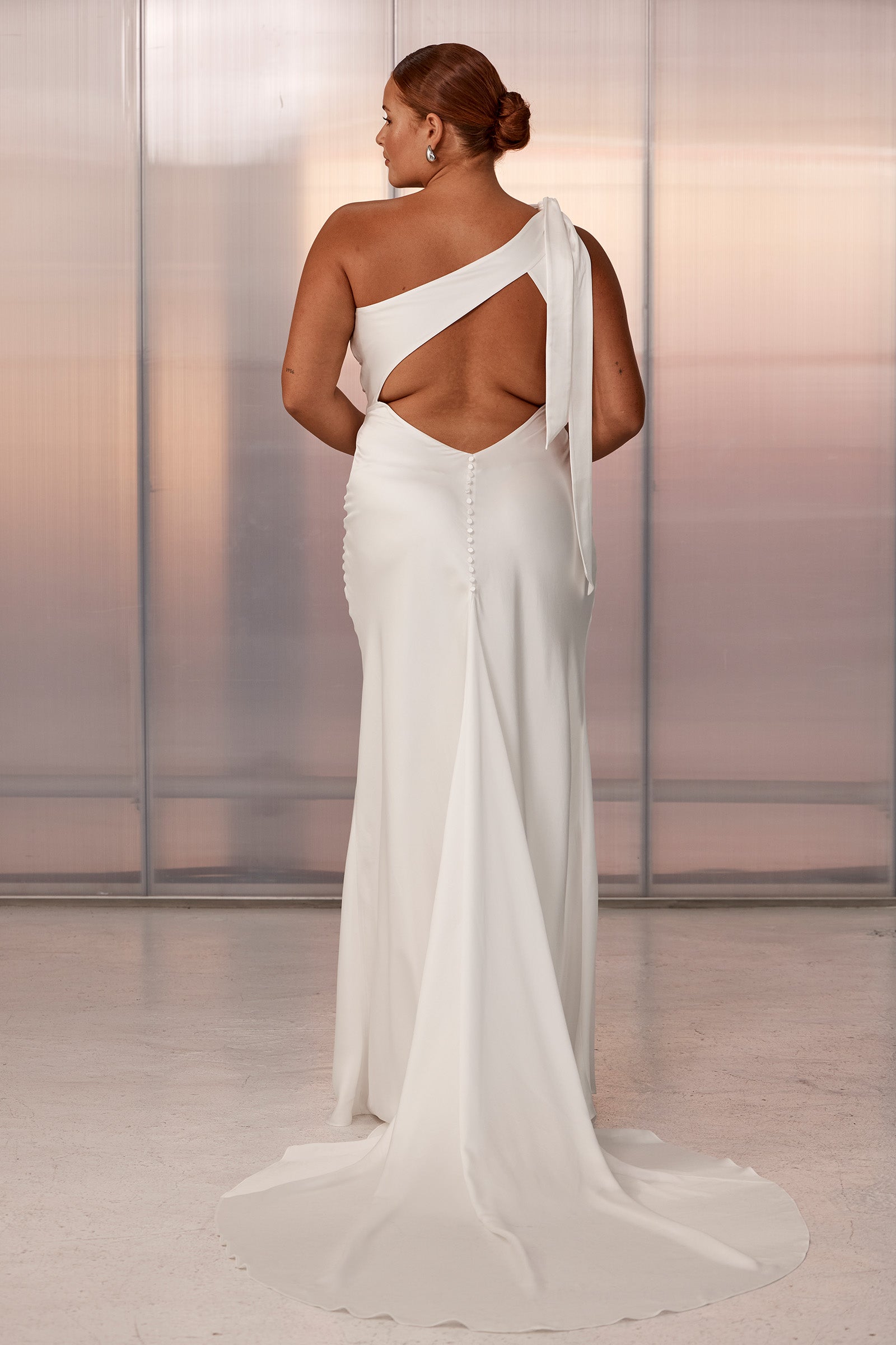 Aire | One Shoulder Wedding Dress XL Aire | One Shoulder Wedding Dress XL