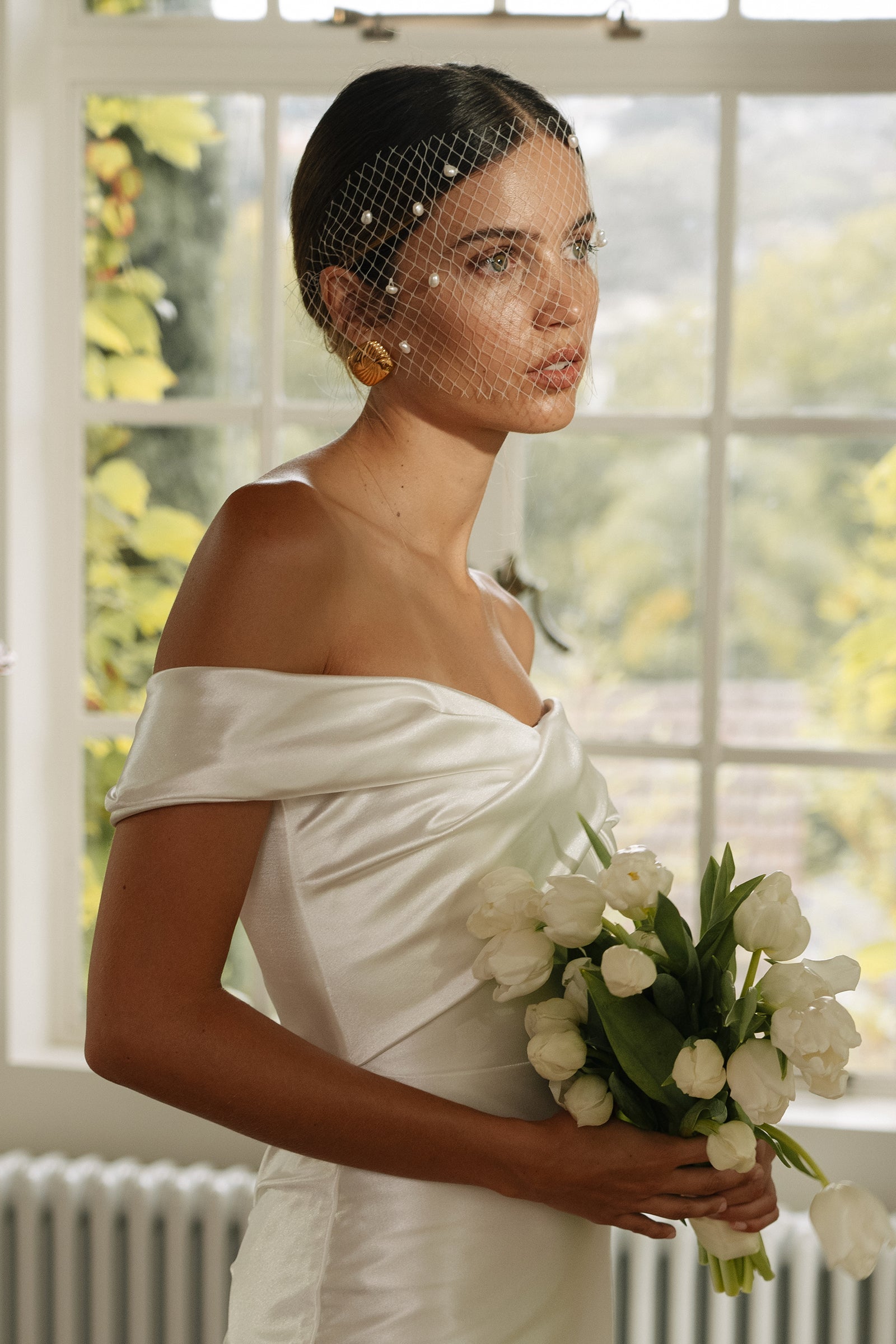 birdcage veil with lace wedding dress Stylish and Sophisticated Birdcage Veils