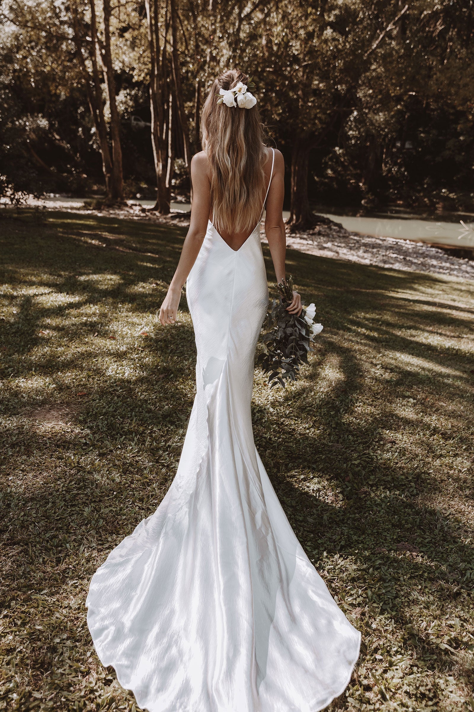 Oceania | Open Back & V Neck Wedding Dress XXXL Oceania | Open Back & V Neck Wedding Dress XXXL