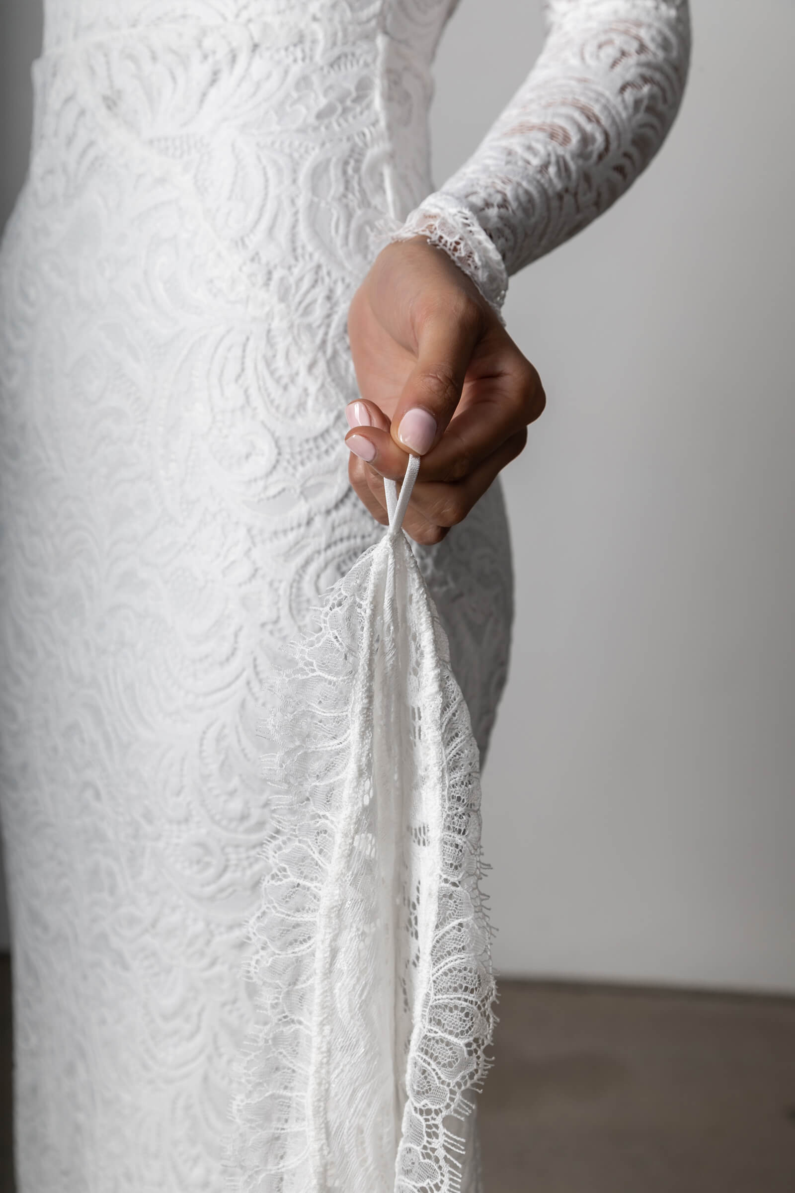 Orla| Lace Wedding Dress L / Ivory / Chai Orla| Lace Wedding Dress L / Ivory / Chai